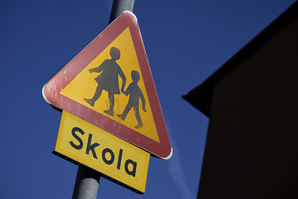 STOCKHOLM 20240212Vägskylt med varning för barn.
Foto: Janerik Henriksson / TT / kod 10010